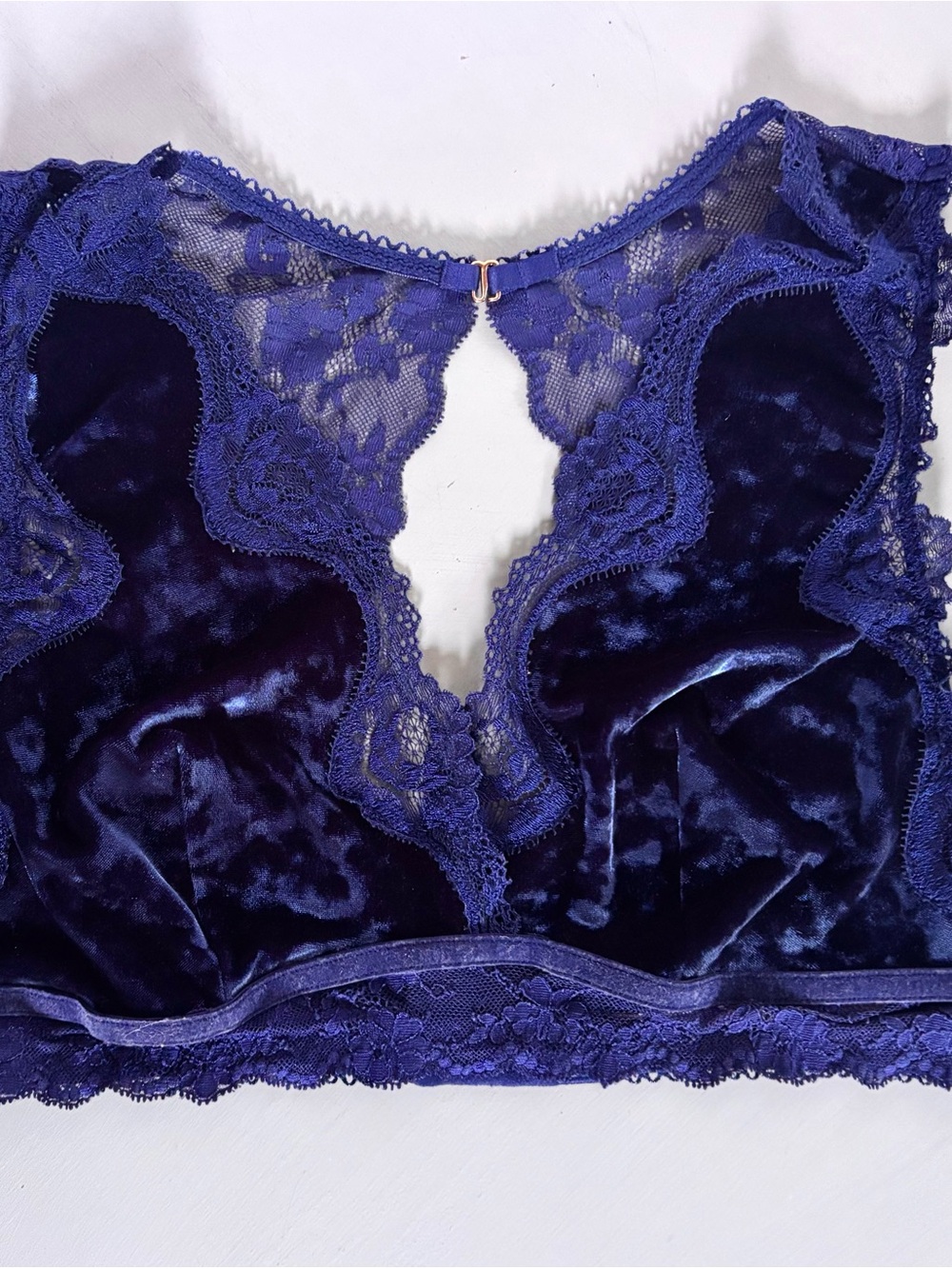 VICTORIA’S SECRET Dream Angels Crushed Velvet Plunge Lace Bralette - Picture 2 of 12